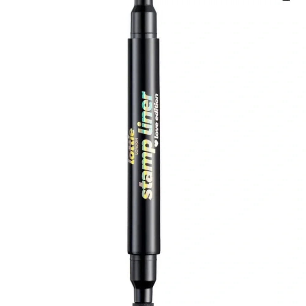 Lottie Stamp Liner in Black